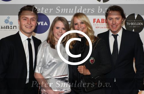 Amsterdam, 28 Maart 2017
TV Beelden 2017
Linda de Mol en partner Jeroen Rietbergen, en kinderen Julian en Noa