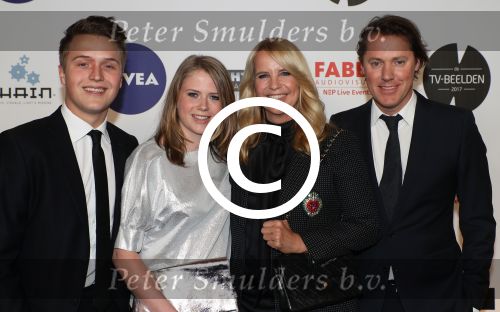 Amsterdam, 28 Maart 2017
TV Beelden 2017
Linda de Mol en partner Jeroen Rietbergen, en kinderen Julian en Noa