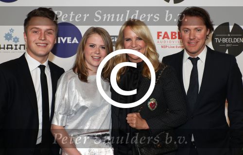 Amsterdam, 28 Maart 2017
TV Beelden 2017
Linda de Mol en partner Jeroen Rietbergen, en kinderen Julian en Noa