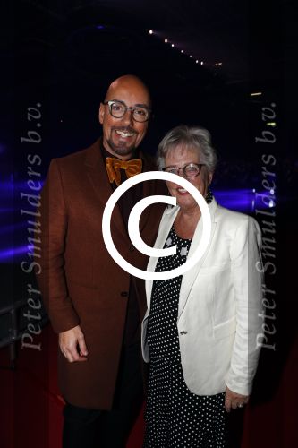 Utrecht 23 maart 2017
Premiere Holiday on ice in de jaarbeurs met Maxim en Rene Froger. maik de Boer met zijn moeder