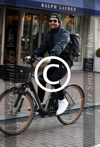 Amsterdam 28 maart 2017
Mari v d Ven op zijn electrische fiets op de pc hooftstraat