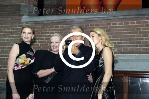 Amsterdam 8 maart 2017
Voque 5 jaar. Op de cover staan Doutzen Kroes en Lara Stone. Mario Testino is de fotograaf . Hoofdredaktrice Karin Swerink is ook aanwezig in het conservatorium hotel.