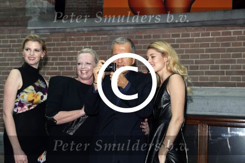 Amsterdam 8 maart 2017
Voque 5 jaar. Op de cover staan Doutzen Kroes en Lara Stone. Mario Testino is de fotograaf . Hoofdredaktrice Karin Swerink is ook aanwezig in het conservatorium hotel.