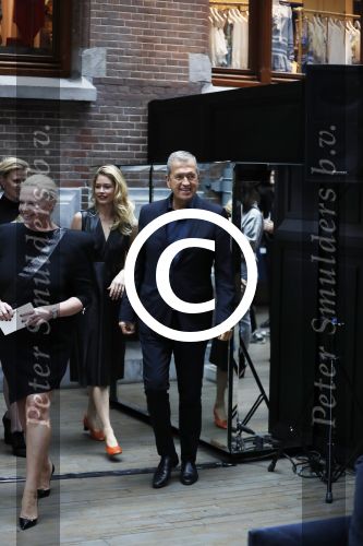 Amsterdam 8 maart 2017
Voque 5 jaar. Op de cover staan Doutzen Kroes en Lara Stone. Mario Testino is de fotograaf . Hoofdredaktrice Karin Swerink is ook aanwezig in het conservatorium hotel.