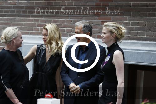 Amsterdam 8 maart 2017
Voque 5 jaar. Op de cover staan Doutzen Kroes en Lara Stone. Mario Testino is de fotograaf . Hoofdredaktrice Karin Swerink is ook aanwezig in het conservatorium hotel.