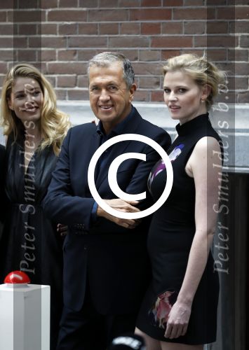 Amsterdam 8 maart 2017
Voque 5 jaar. Op de cover staan Doutzen Kroes en Lara Stone. Mario Testino is de fotograaf . Hoofdredaktrice Karin Swerink is ook aanwezig in het conservatorium hotel.