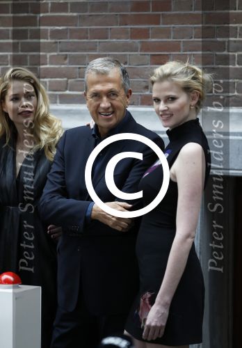 Amsterdam 8 maart 2017
Voque 5 jaar. Op de cover staan Doutzen Kroes en Lara Stone. Mario Testino is de fotograaf . Hoofdredaktrice Karin Swerink is ook aanwezig in het conservatorium hotel.