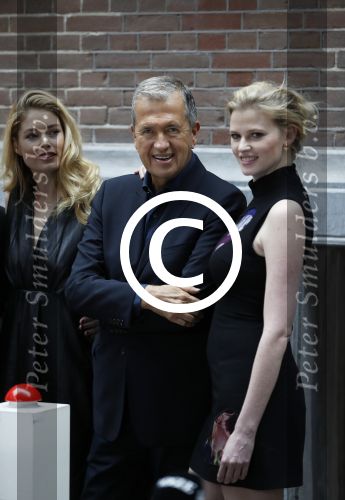 Amsterdam 8 maart 2017
Voque 5 jaar. Op de cover staan Doutzen Kroes en Lara Stone. Mario Testino is de fotograaf . Hoofdredaktrice Karin Swerink is ook aanwezig in het conservatorium hotel.
