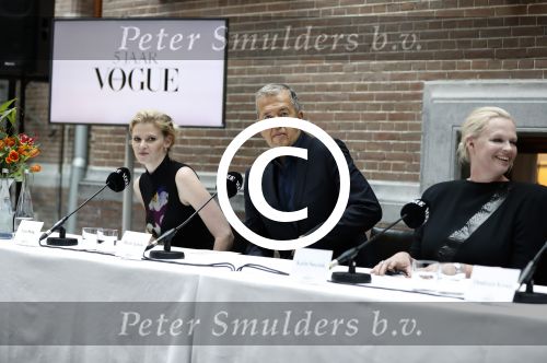 Amsterdam 8 maart 2017
Voque 5 jaar. Op de cover staan Doutzen Kroes en Lara Stone. Mario Testino is de fotograaf . Hoofdredaktrice Karin Swerink is ook aanwezig in het conservatorium hotel.
