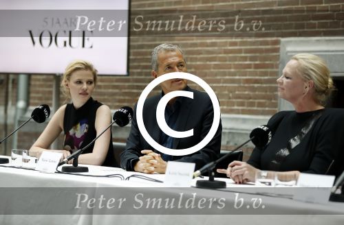 Amsterdam 8 maart 2017
Voque 5 jaar. Op de cover staan Doutzen Kroes en Lara Stone. Mario Testino is de fotograaf . Hoofdredaktrice Karin Swerink is ook aanwezig in het conservatorium hotel.