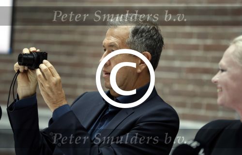 Amsterdam 8 maart 2017
Voque 5 jaar. Op de cover staan Doutzen Kroes en Lara Stone. Mario Testino is de fotograaf . Hoofdredaktrice Karin Swerink is ook aanwezig in het conservatorium hotel.