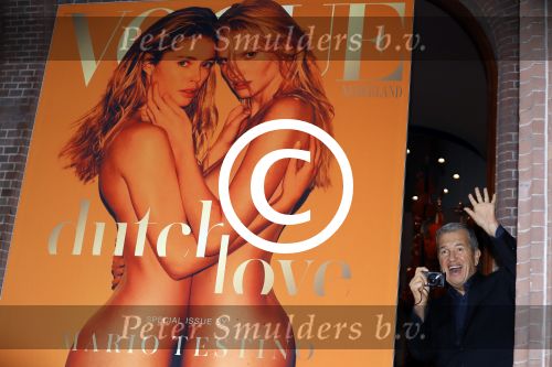 Amsterdam 8 maart 2017
Voque 5 jaar. Op de cover staan Doutzen Kroes en Lara Stone. Mario Testino is de fotograaf . Hoofdredaktrice Karin Swerink is ook aanwezig in het conservatorium hotel.