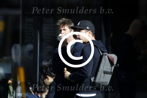 Amsterdam 15 maart 2017  
Mark v d Loo en Pokerspeler Noah Boeken eten ijsje