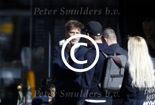 Amsterdam 15 maart 2017  
Mark v d Loo en Pokerspeler Noah Boeken eten ijsje