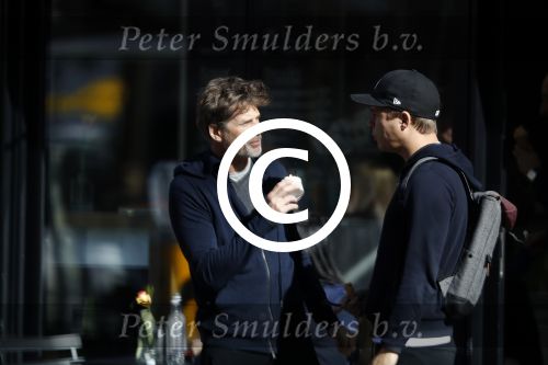 Amsterdam 15 maart 2017  
Mark v d Loo en Pokerspeler Noah Boeken eten ijsje