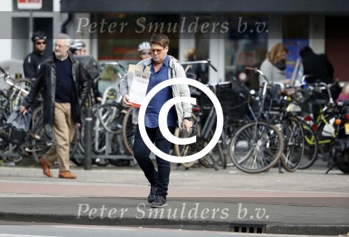 Amsterdam 26 maart 2017 
Martijn Krabbe en zij vriendin Noi Pakon doen boodschappen op de verjaardag van Martijn.