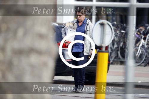 Amsterdam 26 maart 2017 
Martijn Krabbe en zij vriendin Noi Pakon doen boodschappen op de verjaardag van Martijn.