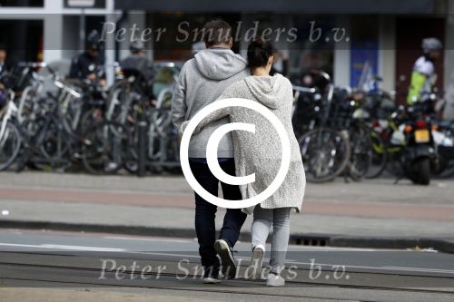Amsterdam 26 maart 2017 
Martijn Krabbe en zij vriendin Noi Pakon doen boodschappen op de verjaardag van Martijn.