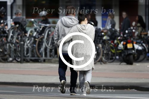 Amsterdam 26 maart 2017 
Martijn Krabbe en zij vriendin Noi Pakon doen boodschappen op de verjaardag van Martijn.