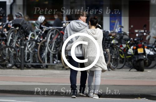 Amsterdam 26 maart 2017 
Martijn Krabbe en zij vriendin Noi Pakon doen boodschappen op de verjaardag van Martijn.