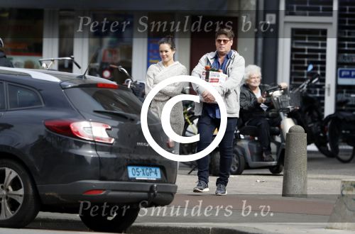 Amsterdam 26 maart 2017 
Martijn Krabbe en zij vriendin Noi Pakon doen boodschappen op de verjaardag van Martijn.
