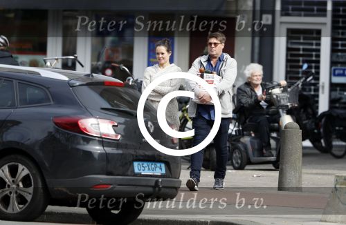 Amsterdam 26 maart 2017 
Martijn Krabbe en zij vriendin Noi Pakon doen boodschappen op de verjaardag van Martijn.