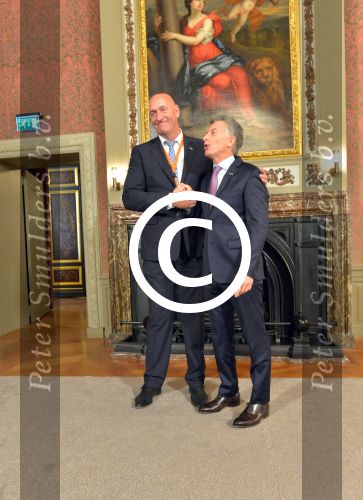 Den Haag Amsterdam 27- 30 maart 2017
Koning Willem Alexander en Koningin Maxima ontvangen de president van Argentinie Mauricio Macri en zijn vrouw Juliana Awada. Mauricio Macri met nederlandse beveiligingsman