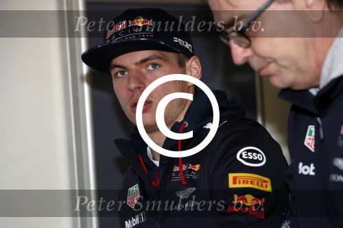 Amsterdam  18 maart 2017
Max Verstappen fans trotseren de regen en komen naar een fandag bij Hornbach