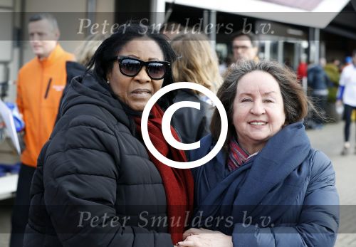 Biddinghuizen 5 maart 2017
De hollandse 100 op de ijsbaan in Biddinghuizen georganiseerd door Prins Bernhard. Patrick Kluivert met Rossana Kluivert Shane Nino en Demi