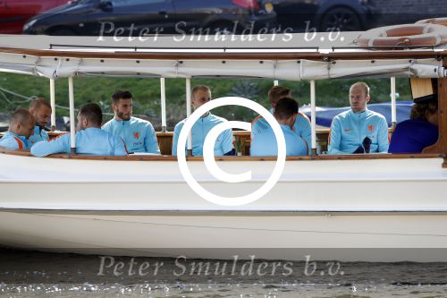 Amsterdam 28 maart 2017 
Het Nederlands elftal gaat varen door de grachten van Amsterdam. oa Arjen Robben Wesley Sneijder Matthijs v d Ligt Daley Blind Frans Hoek Fred Grim Luuk de Jong Jeroen Zoet ea