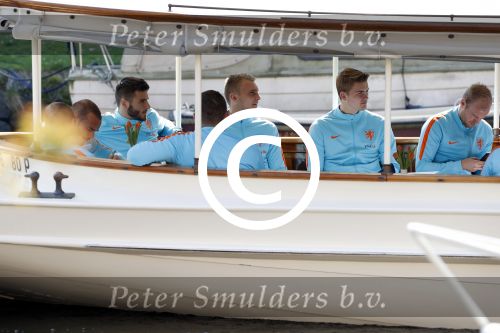Amsterdam 28 maart 2017 
Het Nederlands elftal gaat varen door de grachten van Amsterdam. oa Arjen Robben Wesley Sneijder Matthijs v d Ligt Daley Blind Frans Hoek Fred Grim Luuk de Jong Jeroen Zoet ea