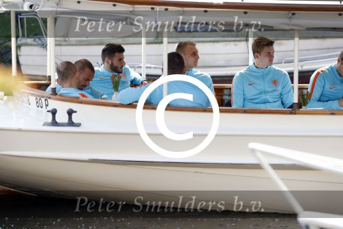 Amsterdam 28 maart 2017 
Het Nederlands elftal gaat varen door de grachten van Amsterdam. oa Arjen Robben Wesley Sneijder Matthijs v d Ligt Daley Blind Frans Hoek Fred Grim Luuk de Jong Jeroen Zoet ea
