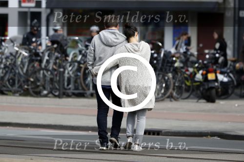 Amsterdam 26 maart 2017 
Martijn Krabbe en zij vriendin Noi Pakon doen boodschappen op de verjaardag van Martijn.