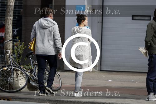 Amsterdam 26 maart 2017 
Martijn Krabbe en zij vriendin Noi Pakon doen boodschappen op de verjaardag van Martijn.
