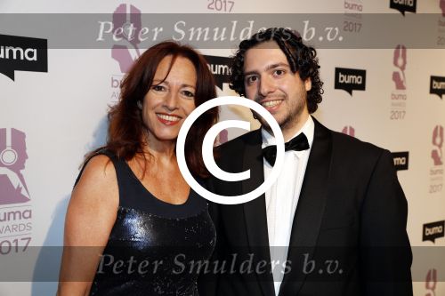 Hilversum 6 maart 2017
Uitreiking Buma awards in studio 21. Paula Patricio met zoon
