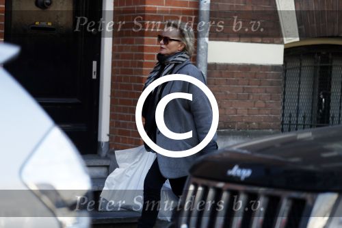 Amsterdam 15 maart 2017
Renee Soutendijk op straat in Amsterdam zuid