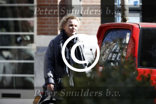 Amsterdam 15 maart 2017
Renee Soutendijk op straat in Amsterdam zuid
