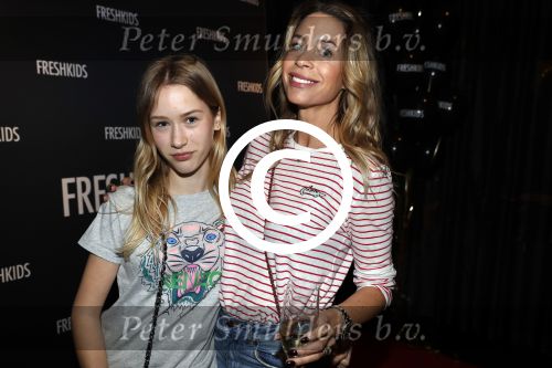 Amsterdam 26 maart 2017
Modeshow freshkids in the harbour club . kinderen en vrouwen van diverse voetballers liepen mee. Renee Vervoorn met dochter Lisa