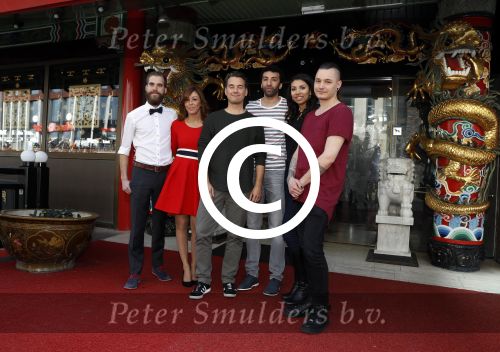 Amsterdam 30 maart 2017
Presentatie Peking express in drijvend chinees restaurant met Rik v d Westelaken als presentator.
 (VLNR) August, Awatef, Rik van de Westelaken, Hicham, Siham en Frank