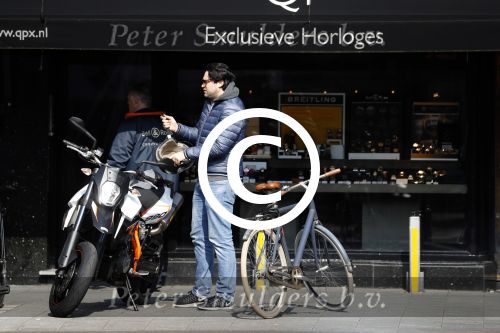 Amsterdam 23 maart 2017  
Robert Brandsteder op terras en op de motor in Amsterdam zuid.