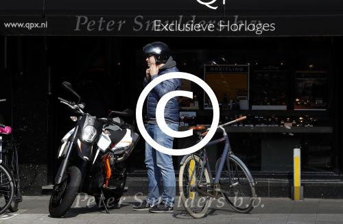 Amsterdam 23 maart 2017  
Robert Brandsteder op terras en op de motor in Amsterdam zuid.