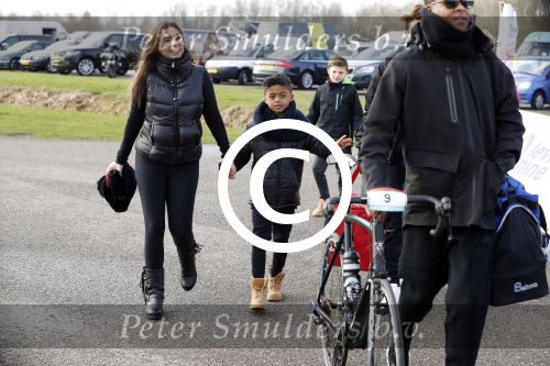 Biddinghuizen 5 maart 2017
De hollandse 100 op de ijsbaan in Biddinghuizen georganiseerd door Prins Bernhard. Patrick Kluivert met Rossana Kluivert Shane Nino en Demi