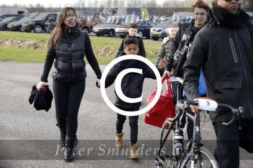Biddinghuizen 5 maart 2017
De hollandse 100 op de ijsbaan in Biddinghuizen georganiseerd door Prins Bernhard. Patrick Kluivert met Rossana Kluivert Shane Nino en Demi