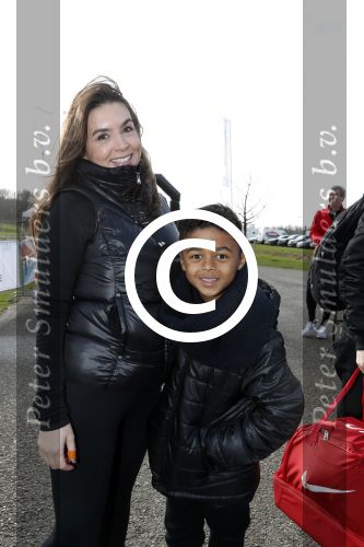 Biddinghuizen 5 maart 2017
De hollandse 100 op de ijsbaan in Biddinghuizen georganiseerd door Prins Bernhard. Patrick Kluivert met Rossana Kluivert Shane Nino en Demi