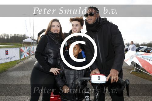 Biddinghuizen 5 maart 2017
De hollandse 100 op de ijsbaan in Biddinghuizen georganiseerd door Prins Bernhard. Patrick Kluivert met Rossana Kluivert Shane Nino en Demi