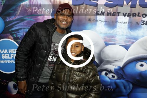 Amsterdam 18 maart 2017 
premiere Smurfen in  Pathe Arena. Roue verveer met zoon