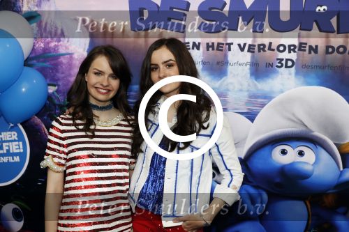 Amsterdam 18 maart 2017 
premiere Smurfen in  Pathe Arena. sarah en Julia