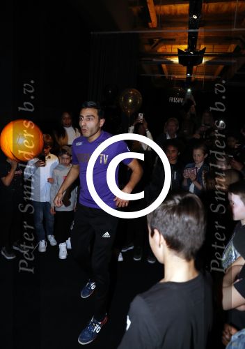 Amsterdam 26 maart 2017
Modeshow freshkids in the harbour club . kinderen en vrouwen van diverse voetballers liepen mee. Soufiane Touzani