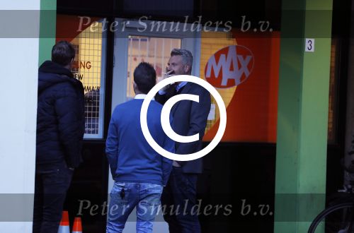 Hilversum 6 maart 2017
Sybrand Niessen rookt sigaret bij studio omroep Max
