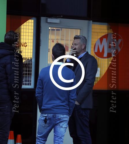 Hilversum 6 maart 2017
Sybrand Niessen rookt sigaret bij studio omroep Max